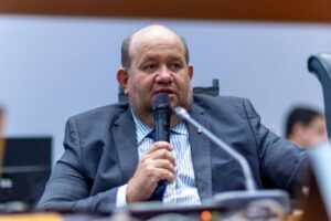 Deputado Fred Maia vira alvo de críticas por falta de atuação e ostentação nas redes sociais