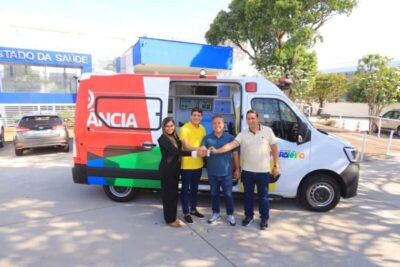 Prefeito Fred Campos recebe mais uma ambulância do Governo