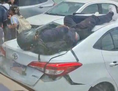 Motociclista é arremessado após colisão com carro na Avenida São Sebastião, em São Luís