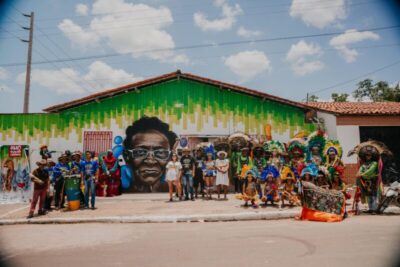 Novos murais celebram mestres e revelações do Bumba Meu Boi no Maranhão.