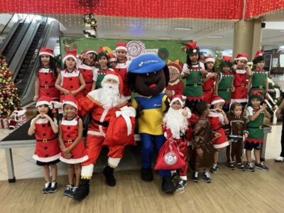 Correios lançam campanha para adoção de cartas com pedidos para Papai Noel