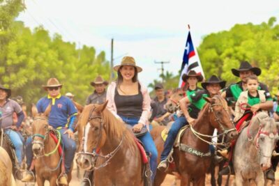 Bruna Pessoa prestigia a tradicional Cavalgada da Família Barbosa em Olho d’Água das Cunhãs
