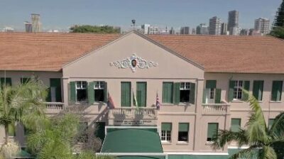 Alunos de escola de elite têm acesso antecipado a prova ligada a universidades de ponta