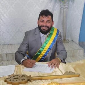Prefeito de Centro Novo do Maranhão é preso com material suspeito de ser ouro bruto durante abordagem policial