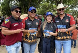 Presidente da câmara Bill Moraes ao lado da prefeita Flavinha, é recepcionado com grande festa na 6a Cavalgada dos Amigos de Nova Conquista