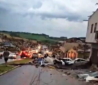 Tornado destrói cidade no Paraná, deixando mortos e dezenas de feridos
