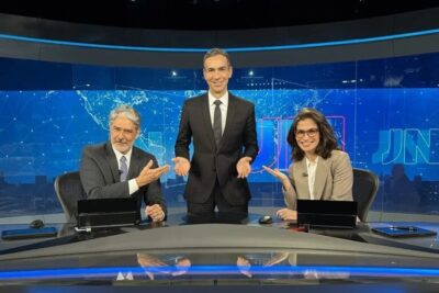 WILLIAM BONNER SE DESPEDE DO JORNAL NACIONAL E PASSA O COMANDO PARA CÉSAR TRALLI