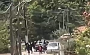 Casal é atacado por suspeitos armados com faca durante visita em cemitério