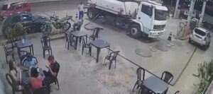 Homem acende cigarro em posto de combustível e provoca incêndio