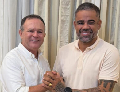 Após flerte com Camarão, Paulo Victor faz juras de amor a Brandão