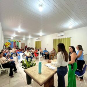 Prefeita Domingas Cabral reuniu os gestores da rede municipal para alinhar o encerramento do ano letivo 2025