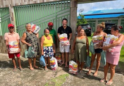 Prefeito Paraíba distribui peixes e cestas básicas aos morruenses