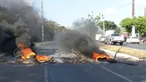 Avenida dos Africanos amanhece bloqueada por moradores em ato contra abandono de Braide