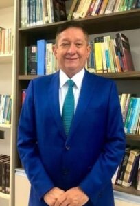 Morre o professor e advogado, Dimas Salustiano.