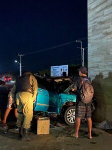 Motorista bêbado perde controle e bate no portal de entrada de Barreirinhas