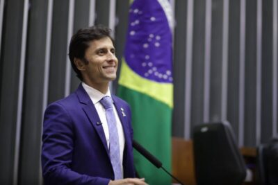 Câmara aprova projeto de Duarte que amplia licença-paternidade