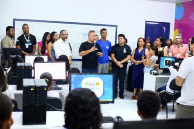 Prefeito Fred Campos entrega 5ª sala de informática em Paço do Lumiar equipada com 17 computadores conectados à internet