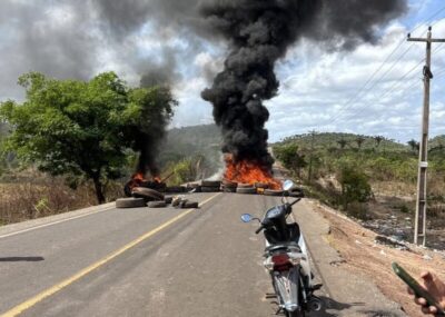 Urgente! Moradores de Vargem Grande interditam MA-020