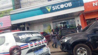 Assaltantes invadem agência do Sicoob na Cohab e fogem; CTA e PM fazem buscas