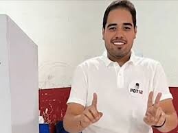 Prefeito que confessou ter matado PM tira nova licença