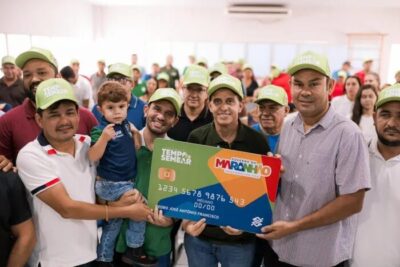Sagrima inicia nova fase do programa Tempo de Semear com entrega de cartões aos agricultores familiares