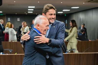 Juscelino Filho prestigia homenagem do TCU ao maranhense Raimundo Carreiro