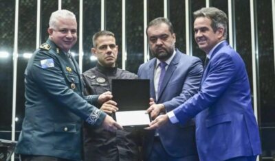 Congresso homenageia policiais mortos durante a Operação Contenção