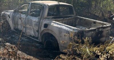 Caminhonete é encontrada incendiada com corpo carbonizado na carroceria na BR-230
