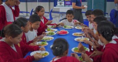 Vargem Grande: Equipe da Cozinha Industrial visita Escola Salim Trabulsi e apresenta alimentação servida aos alunos