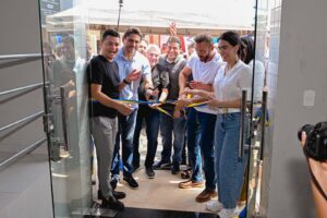 Juscelino Filho participa de inauguração de centro oftalmológico em Santa Inês