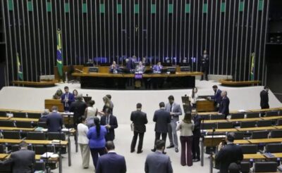 Câmara abre sessão desta terça para analisar propostas; acompanhe