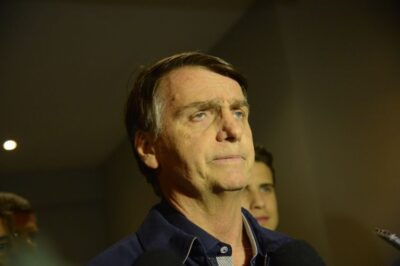 Defesa de Bolsonaro pede prisão domiciliar humanitária ao STF