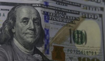 Dólar fecha abaixo de R$ 5,30 pela primeira vez desde junho de 2024