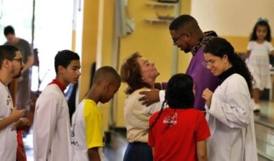 Em igreja na Penha, fiéis rezam por paz e proteção em semana de horror