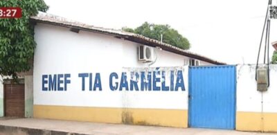 Dupla armada invade escola, anuncia assalto e rouba celulares