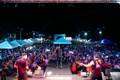 Eudes Barros reúne milhares de pessoas com Solange Almeida nos 31 anos de Raposa