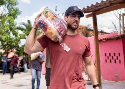 Davi Brandão entrega a instituições sociais cestas básicas arrecadadas na Corrida do DB