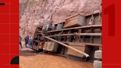 Caminhão boiadeiro tomba na MA-008 e deixa animais mortos entre Paulo Ramos e Marajá do Sena