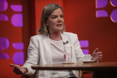 Governo é contra equiparar facções ao terrorismo, diz Gleisi Hoffmann