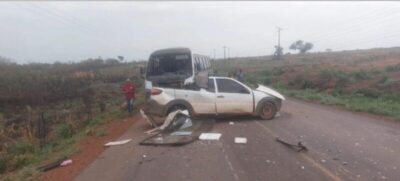 Colisão entre ônibus e picape mata pai, mãe e filha na BR-330, em Balsas