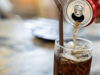 Cientistas alertam: refrigerante pode fazer mais mal que cerveja para o fígado