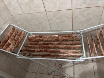 Dinheiro no varal: Polícia encontra R$ 400 mil secando durante operação em SC