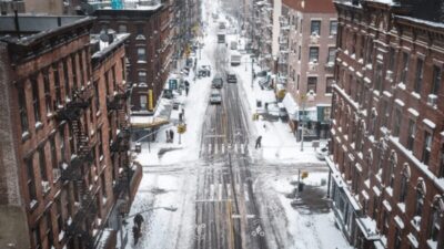 Primeira neve transforma Nova York em cenário de cinema e marca início da temporada mais encantadora do ano