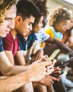 Brasil é 4º no ranking de jovens que não estudam nem trabalham, alerta OCDE