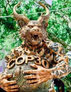 China presenteia Brasil com escultura em bronze durante a COP30 em Belém