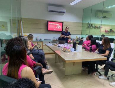Outubro Rosa inspira diálogo e conscientização sobre a saúde da mulher na Operadora Maxx