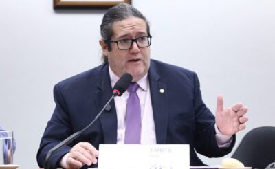 Comissão aprova novos parâmetros para a atuação dos profissionais de apoio a alunos com deficiência