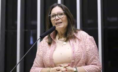 CCJ aprova projeto que regulamenta a profissão de doula