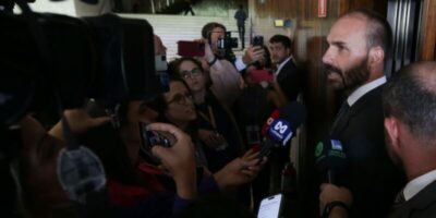 Por unanimidade, STF torna Eduardo Bolsonaro réu por atuação nos EUA