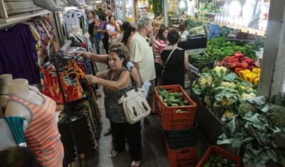 INPC recua para 0,03% em outubro e acumula 4,49% em 12 meses